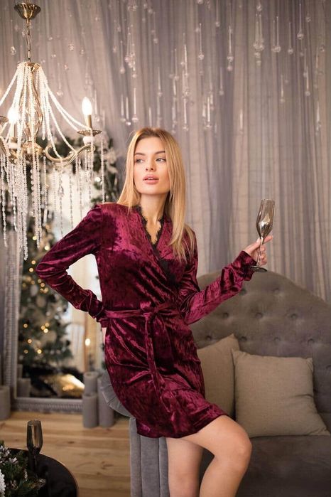 Святкова велюрова сукня