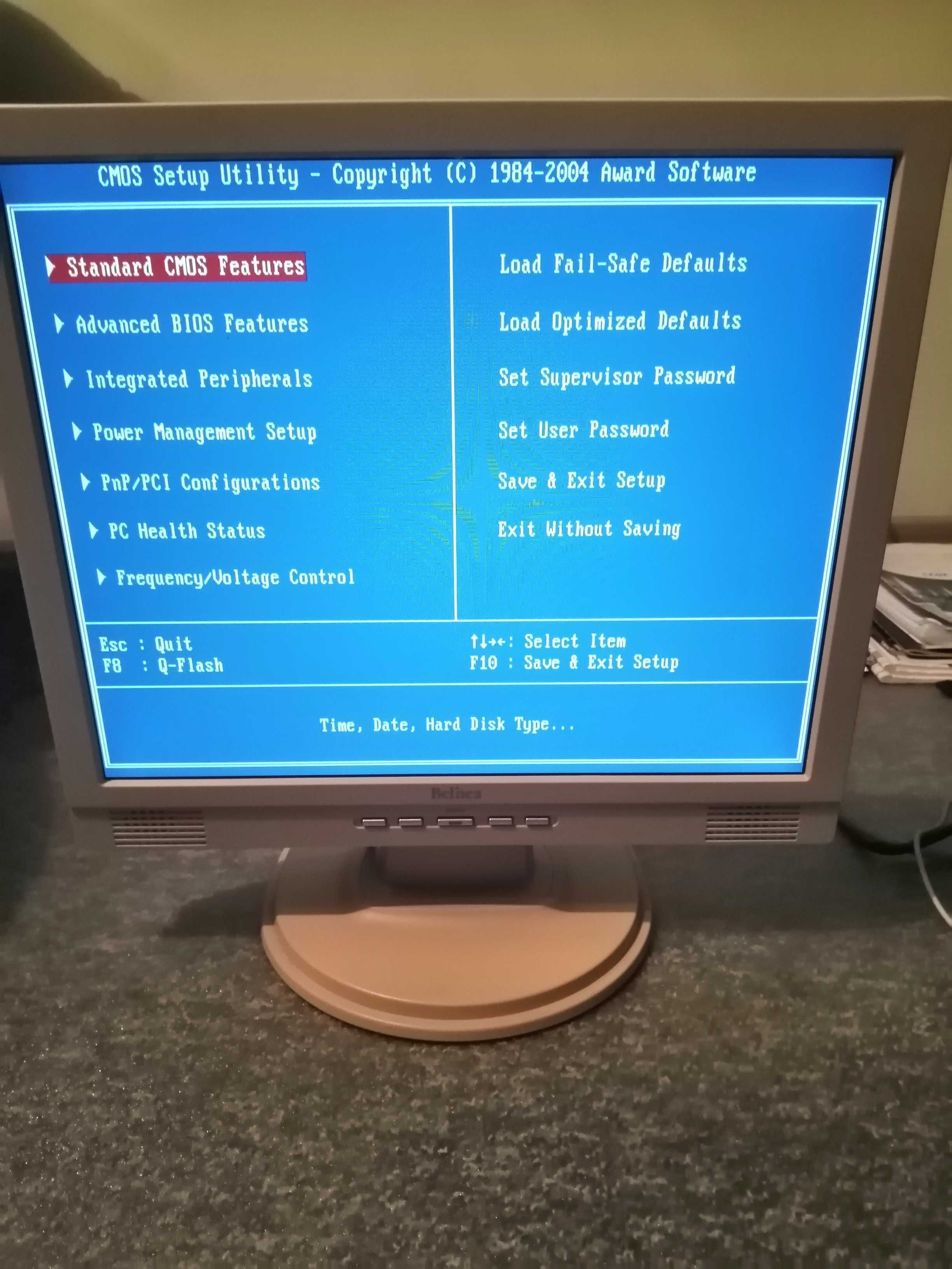 Komputer stacjonarny i monitor