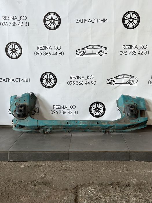 Передня панель телевізора Toyota Hiace 1995-2010 р.