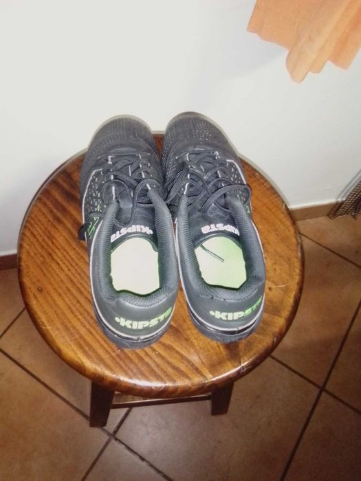 Chuteiras 37, Kispa