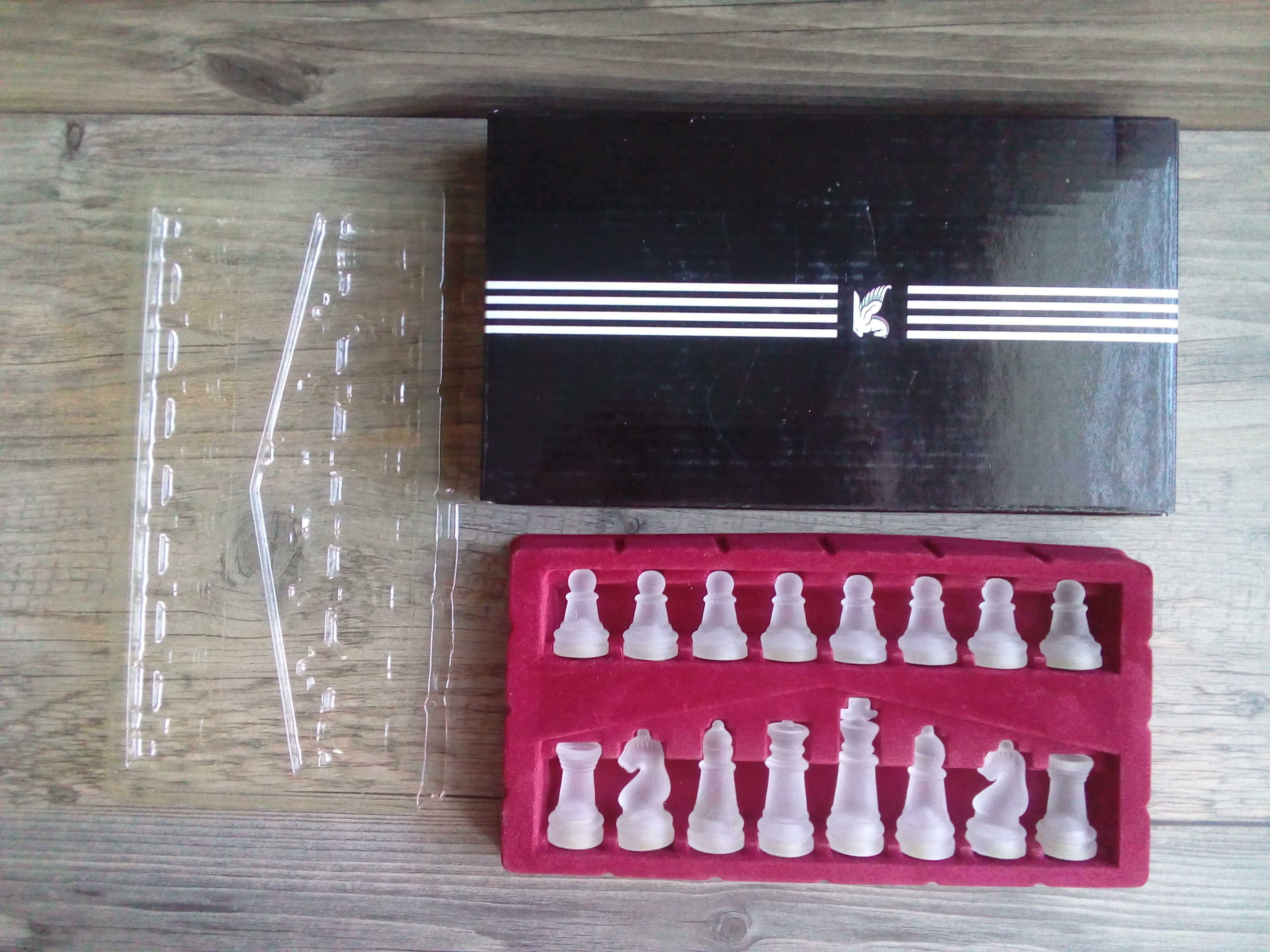szachy, plansza, figury i pionki szklane 32sztuki