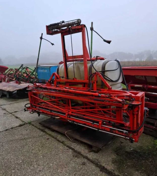 Opryskiwacz 12m 600L Douven hydrauliczny