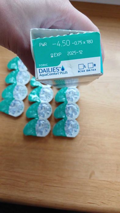 Dailies Toric Aqua Comfort Plus торичні  лінзи Alcon -4,25; -4,50