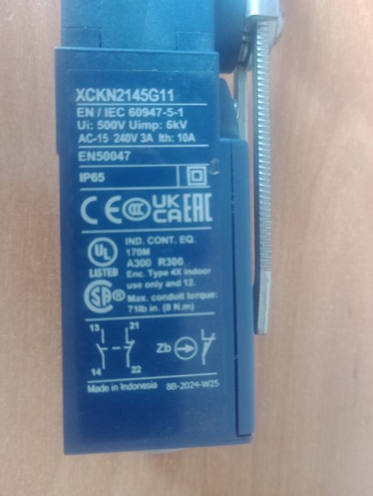 Wyłącznik krańcowy XCKN2145G11