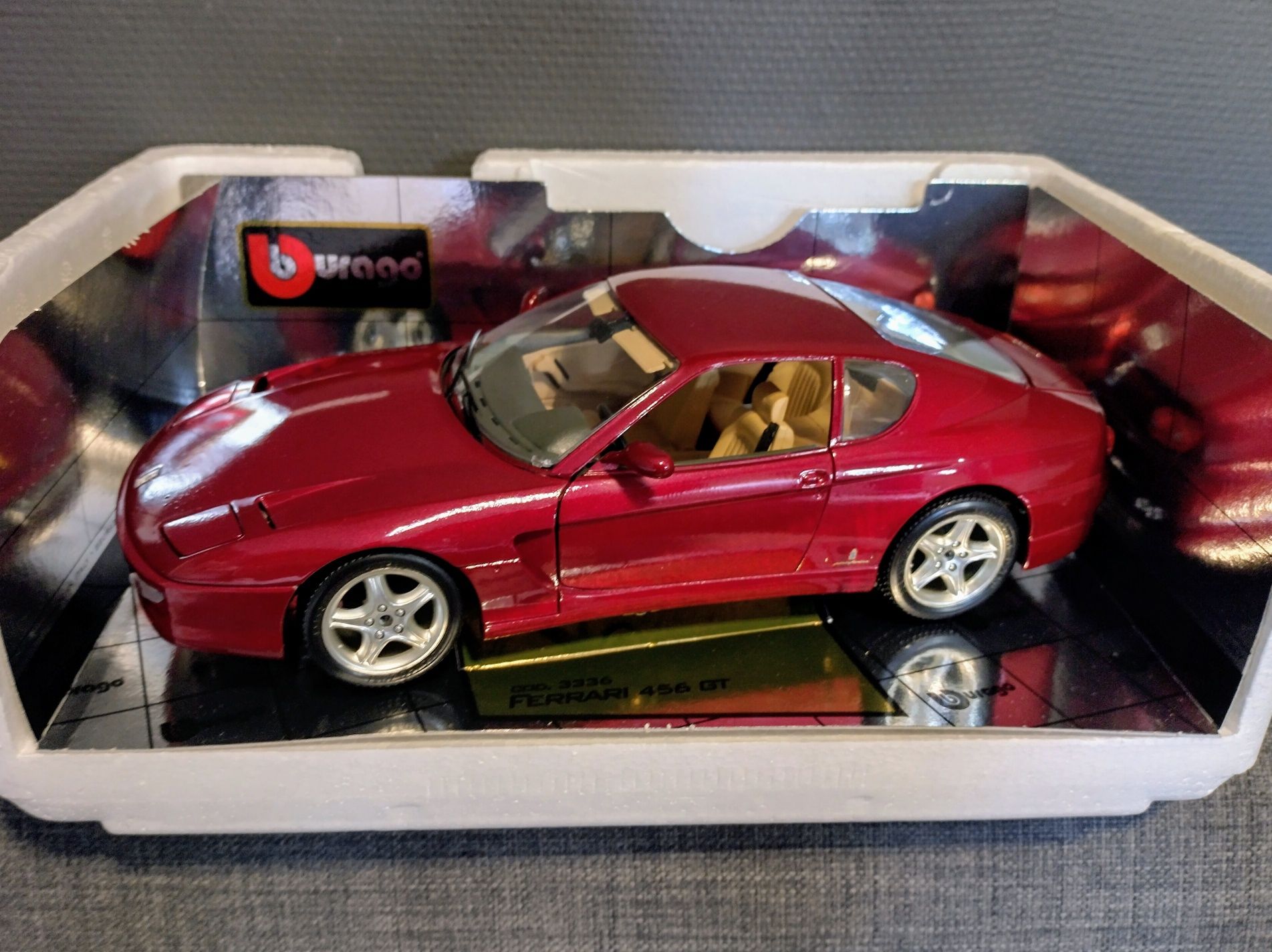 Bburago burago 1:18 Ferrari 456 GT