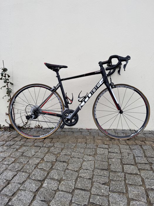 Bicicleta de corrida Cube