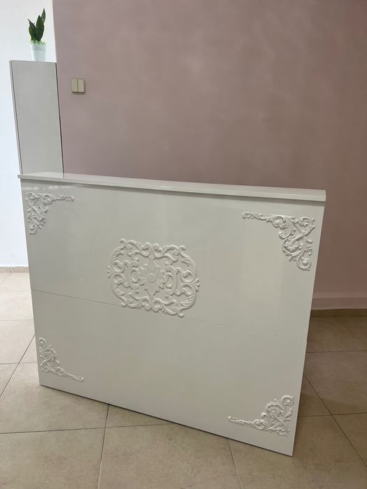 Balcão de receção branco