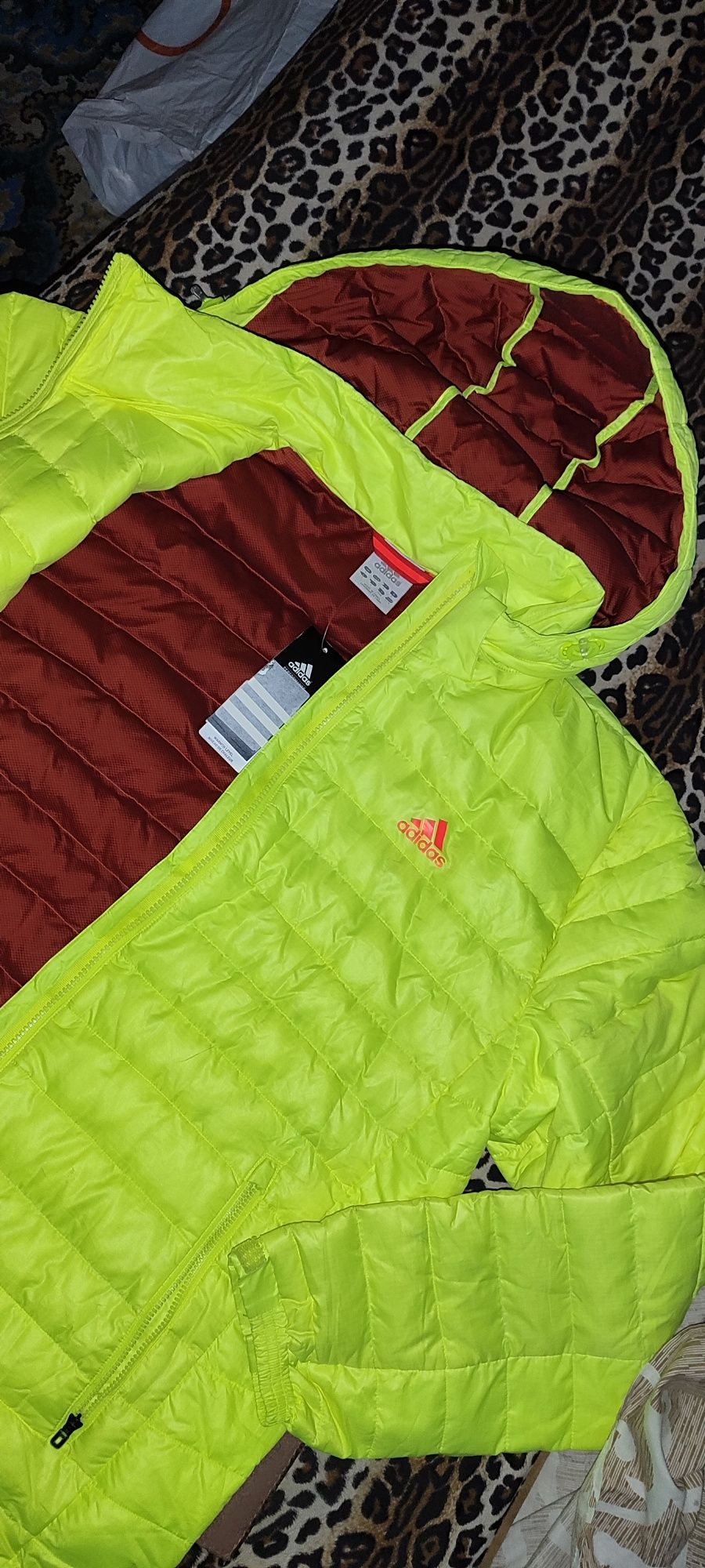 Курточка Adidas размер L, новая купил не свой размер