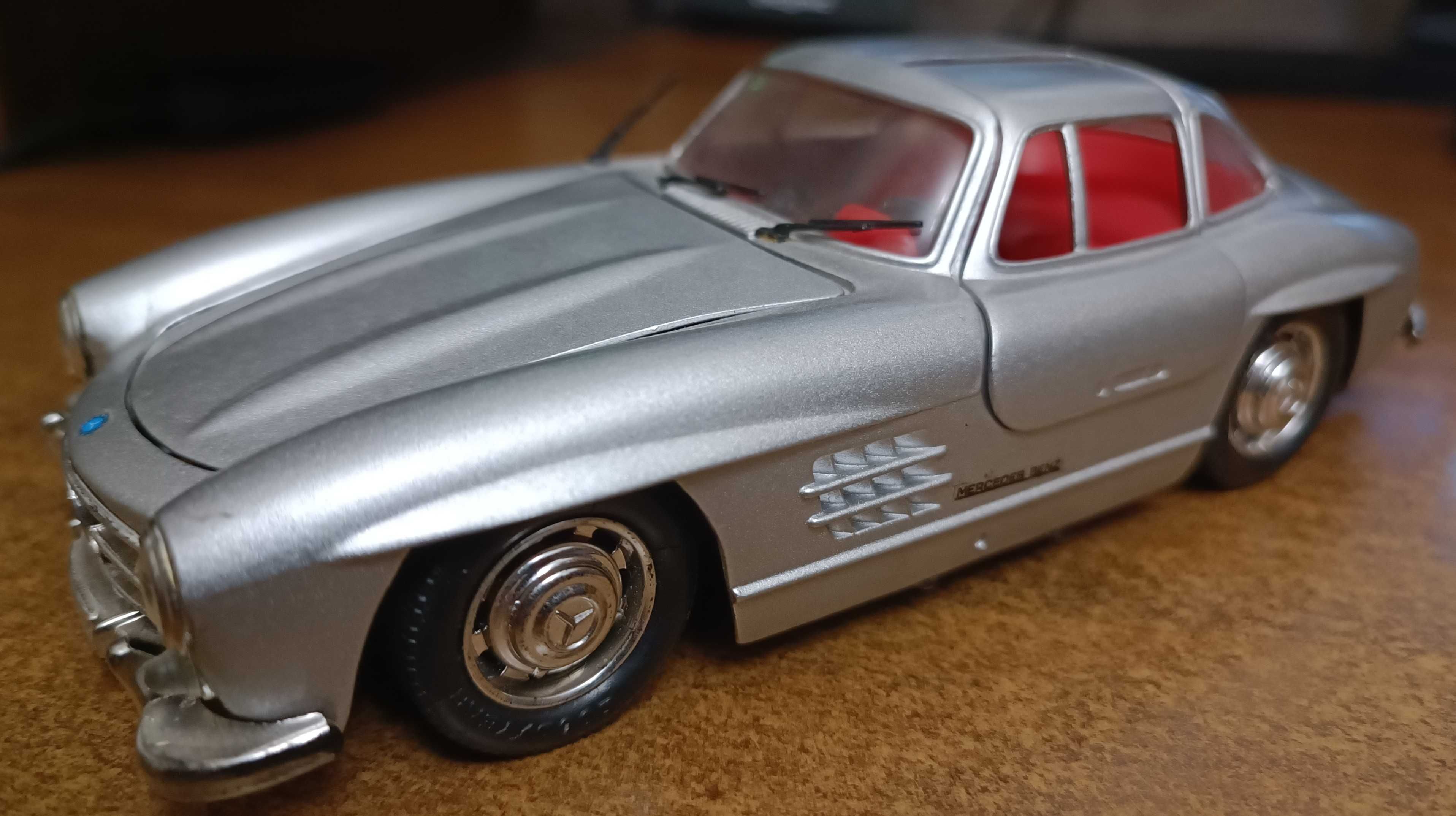 Колекційна модель машини Mercedes Benz 300SL