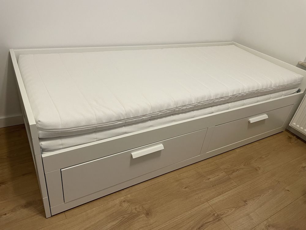 Łóżko Brimnes Ikea z dwoma materacami