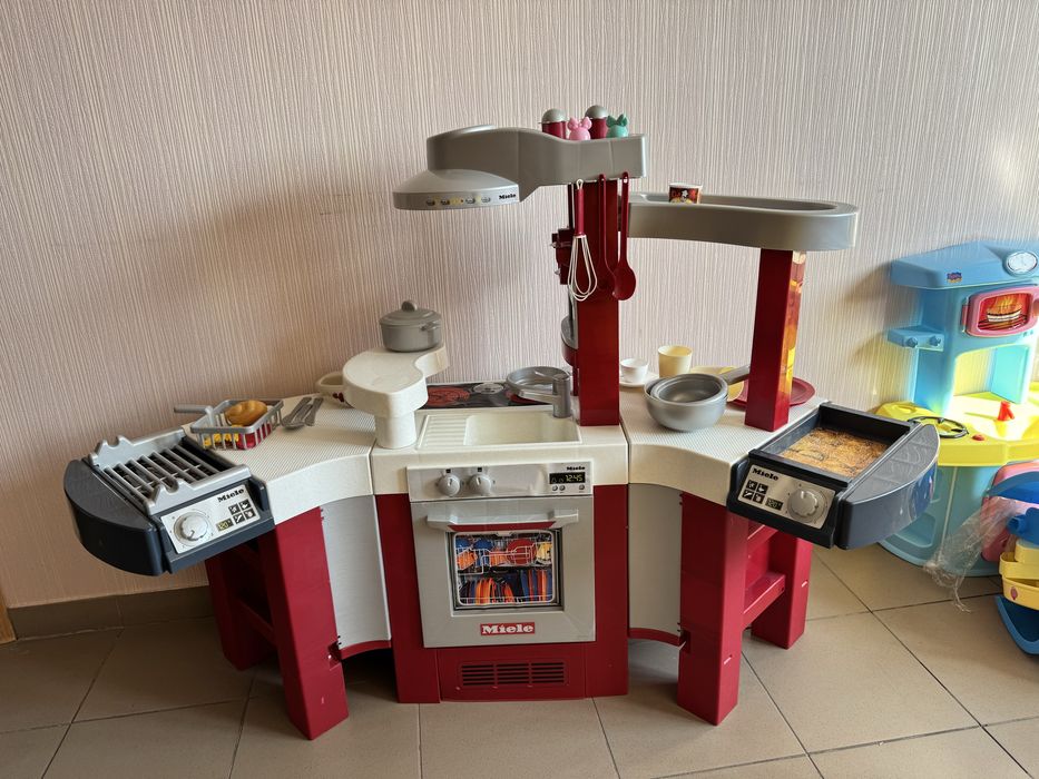 Дитячі кухні , дерев’яні та пластикові