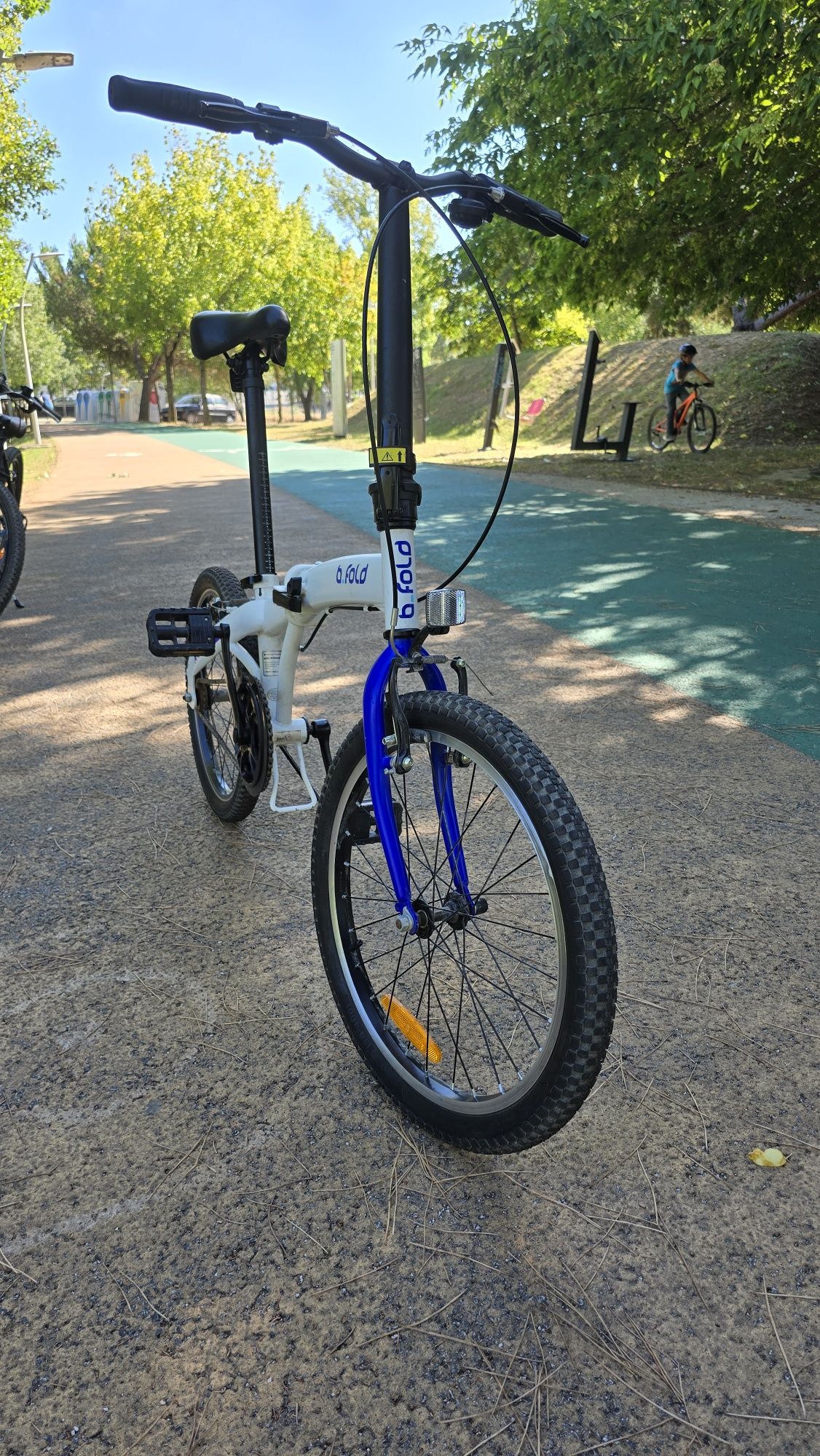 Bicicleta dobrável semi-nova