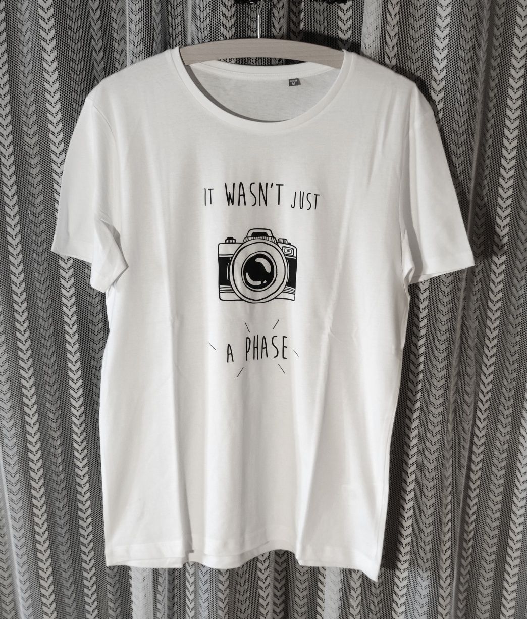 T-shirts "Não Era Apenas Uma Fase" brancas II