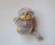 Małpka Monchhichi przypinka Clip on czepiak przyczepka PRL