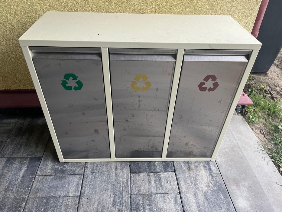 Kosz na śmieci na segracje