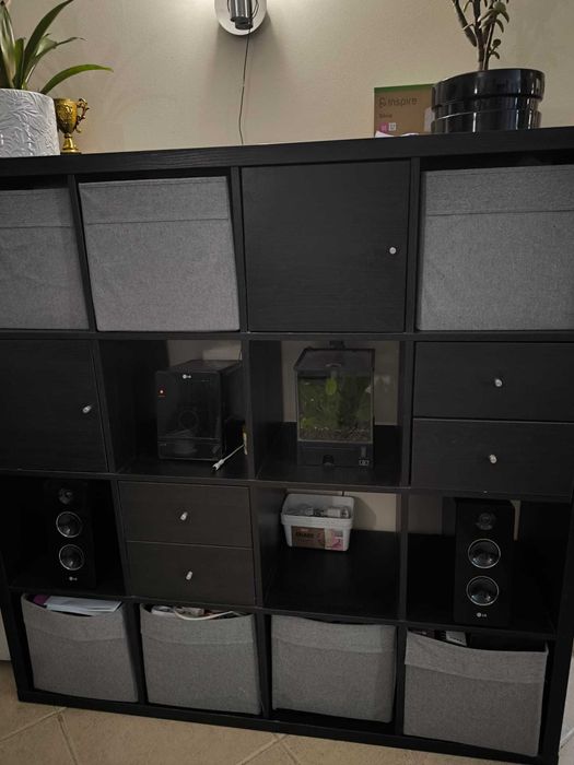 Estante kallax com 4 gavetas e 2 portas