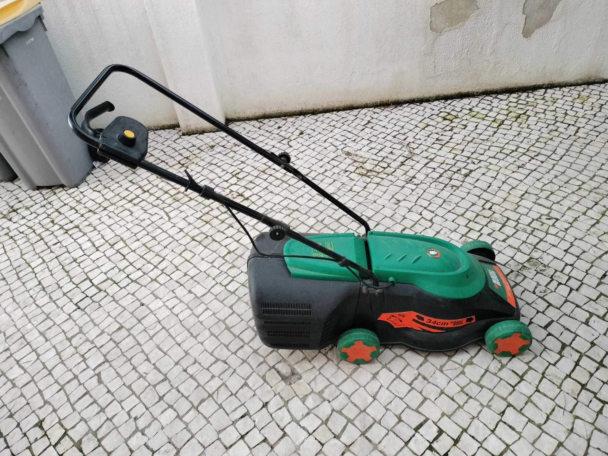 Cortador de Relva Black & Decker GR340