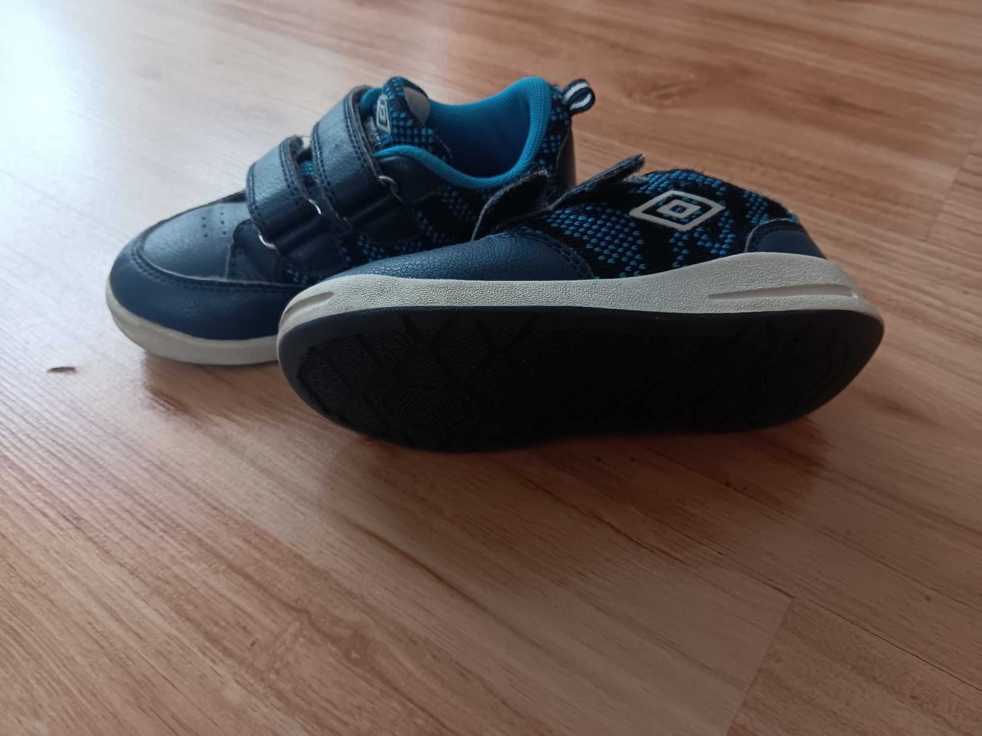 Buty dziecięce Umbro, rozm. 27, wkładka 17,2 cm
