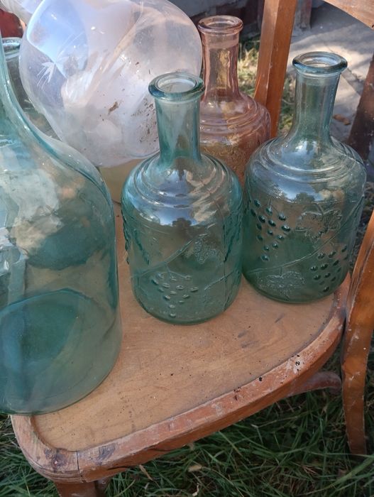 Продаются графины под вино, времён СССР с узором винограда и без.