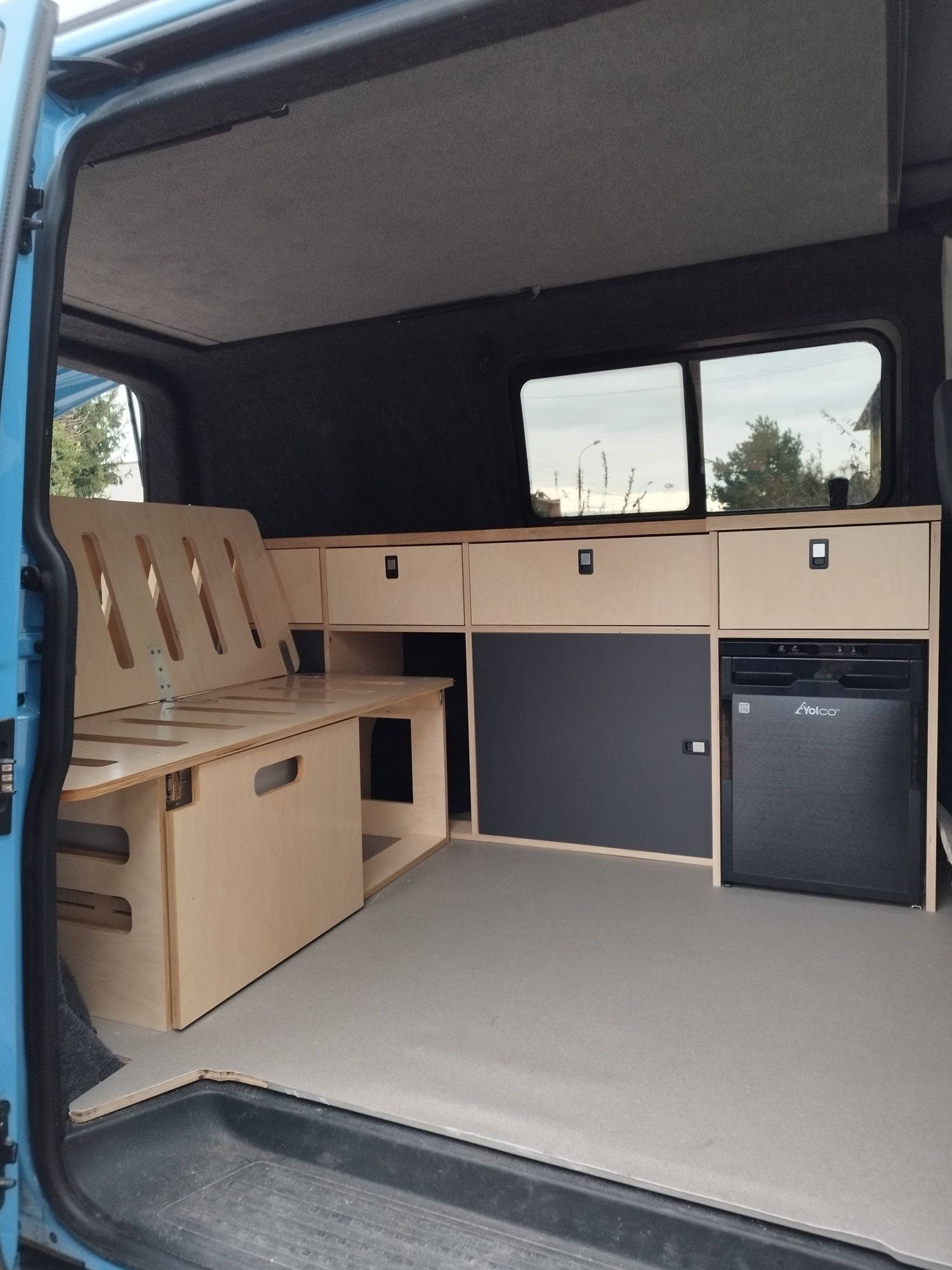 Camper van zabudowy boxy