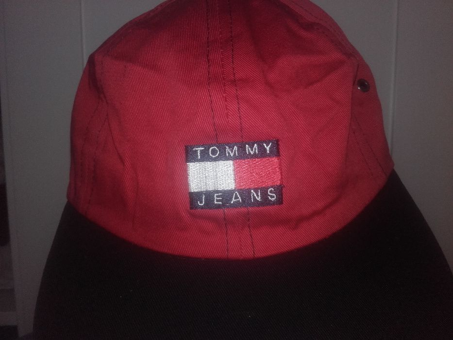 Nowa czapka Tommy Jeans z daszkiem