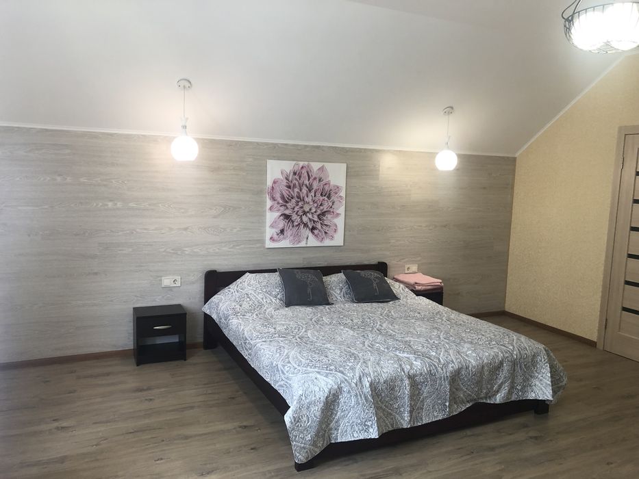 Аренда котеджу з виходом у ліс .