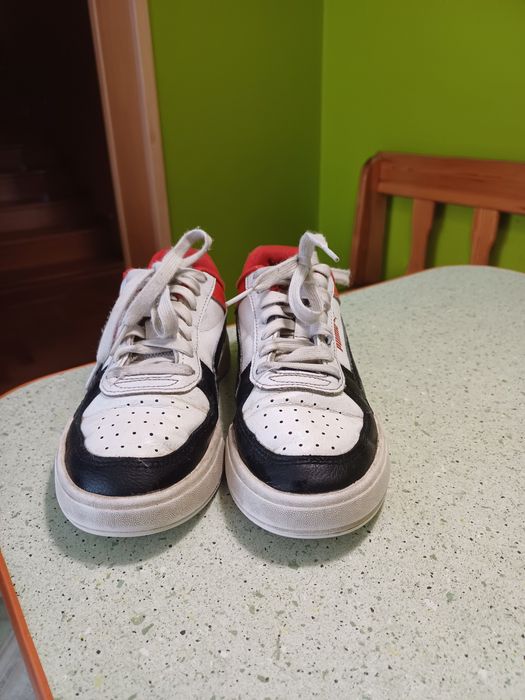 Adidaski dla chłopca rozmiar 36 firmy  Puma.