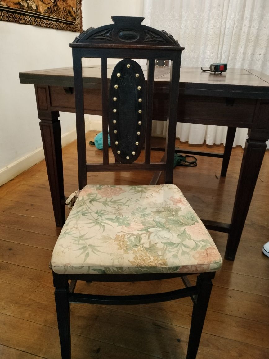Mesa de sala de jantar com cadeiras madeira maciça