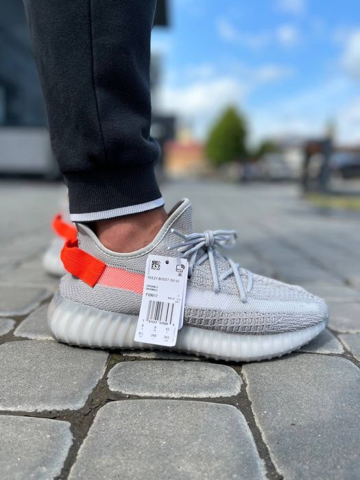 Кросівки чоловічі жіночі Adidas Yeezy Boost 350v2 Tail Light Grey