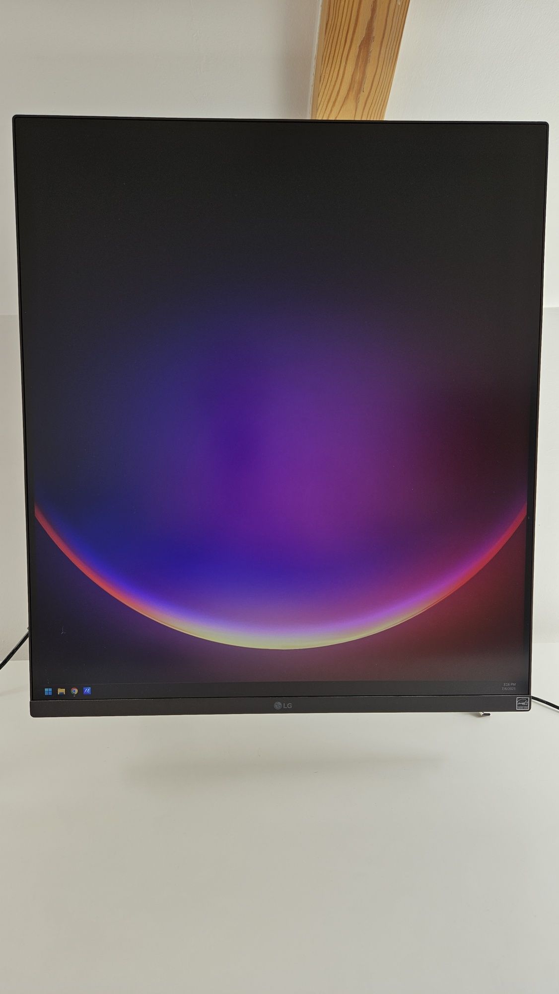 MONITOR z ramieniem LG 28