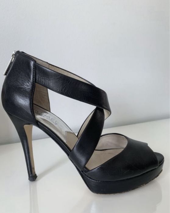 Michael Kors - Sandálias pretas de salto alto