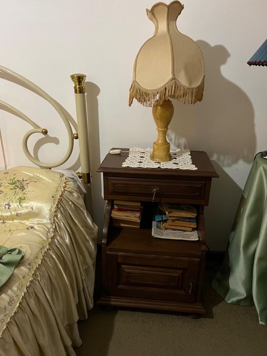 Conjunto quarto completo – cama, cómoda e mesas de cabeceira