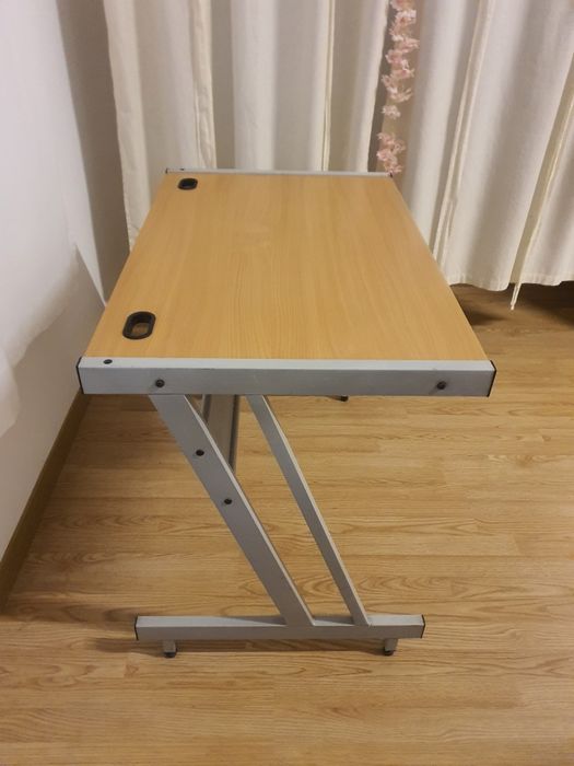 Secretária para computador.