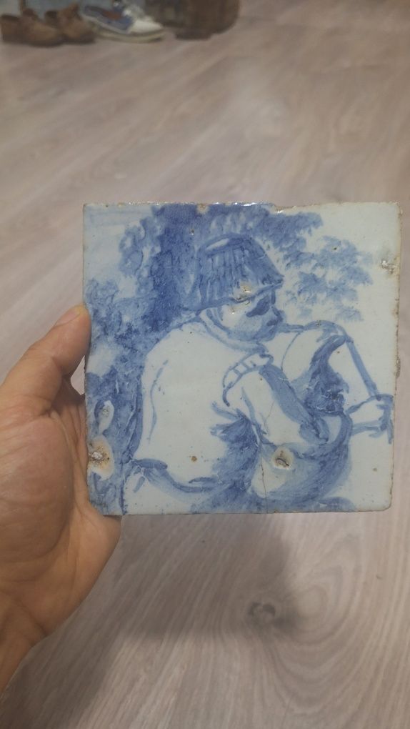 Azulejo Português sec XVIII de um Músico a Tocar Gaita de Foles RARO