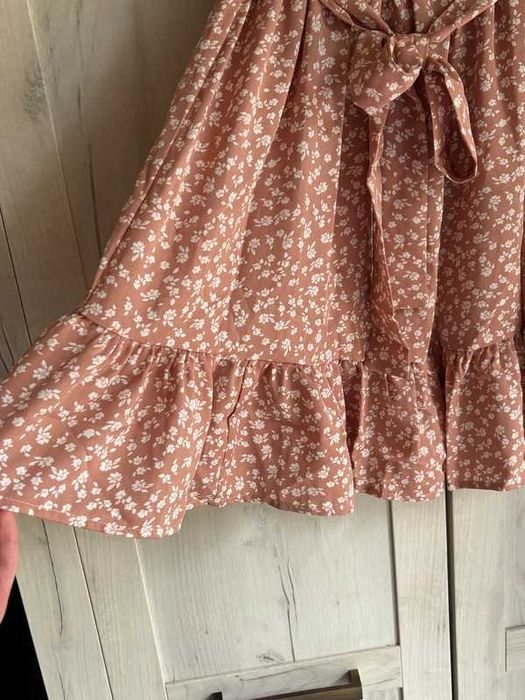 Letnia sukienka w kwiaty z falbanką XS 34