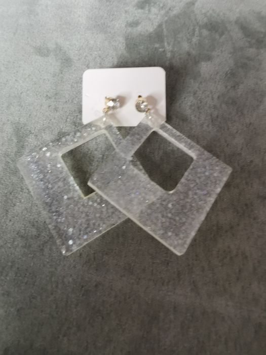 Brincos fios porta chaves