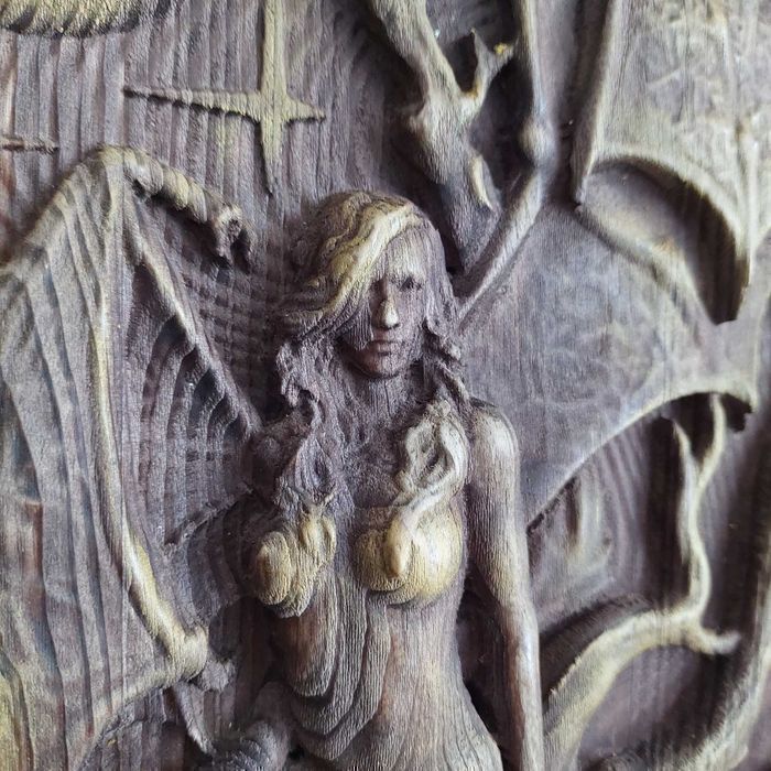 Płaskorzeźba drewno kobieta w ramie PREMIUM