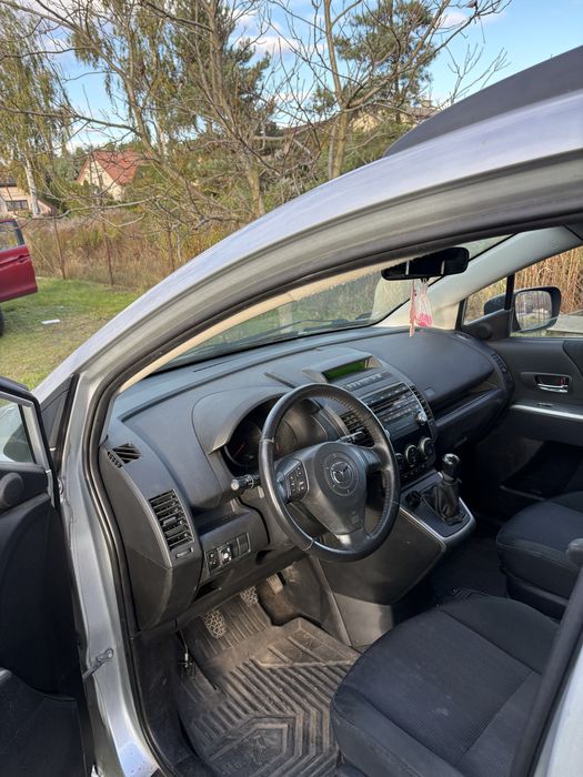 Sprzedam Mazda 5  7-osobowa uszkodzona w gazie