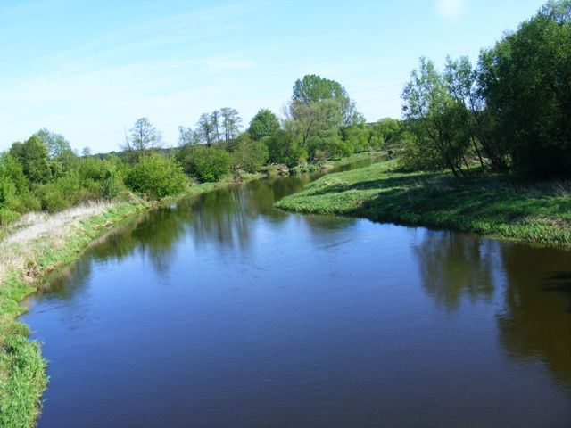 Dom w stanie surowym nad rzeką Wkrą