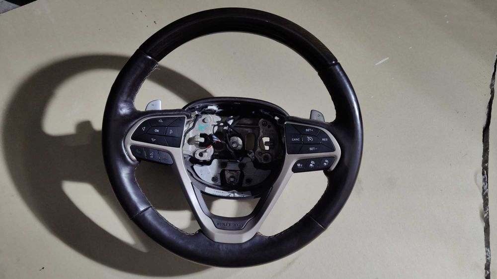 Jeep grand Cherokee wk2 SUMMIT kierownica idealna jak nowa ciemny brąz