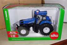 SIKU 1/32 3273 - NEW HOLLAND T8.390