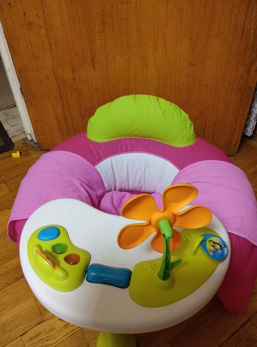 Дитяче крісло з ігровою панеллю