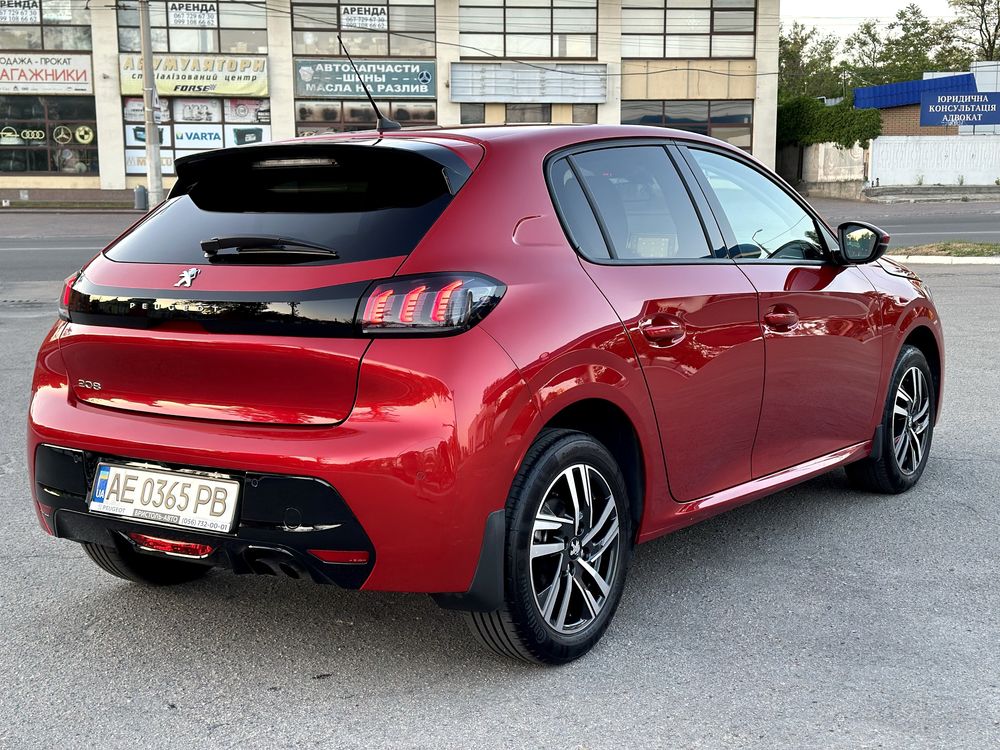 Peugeot 208 , 2021 на гарантии , 1.2 бензин , автомат , 45 тыс.км.