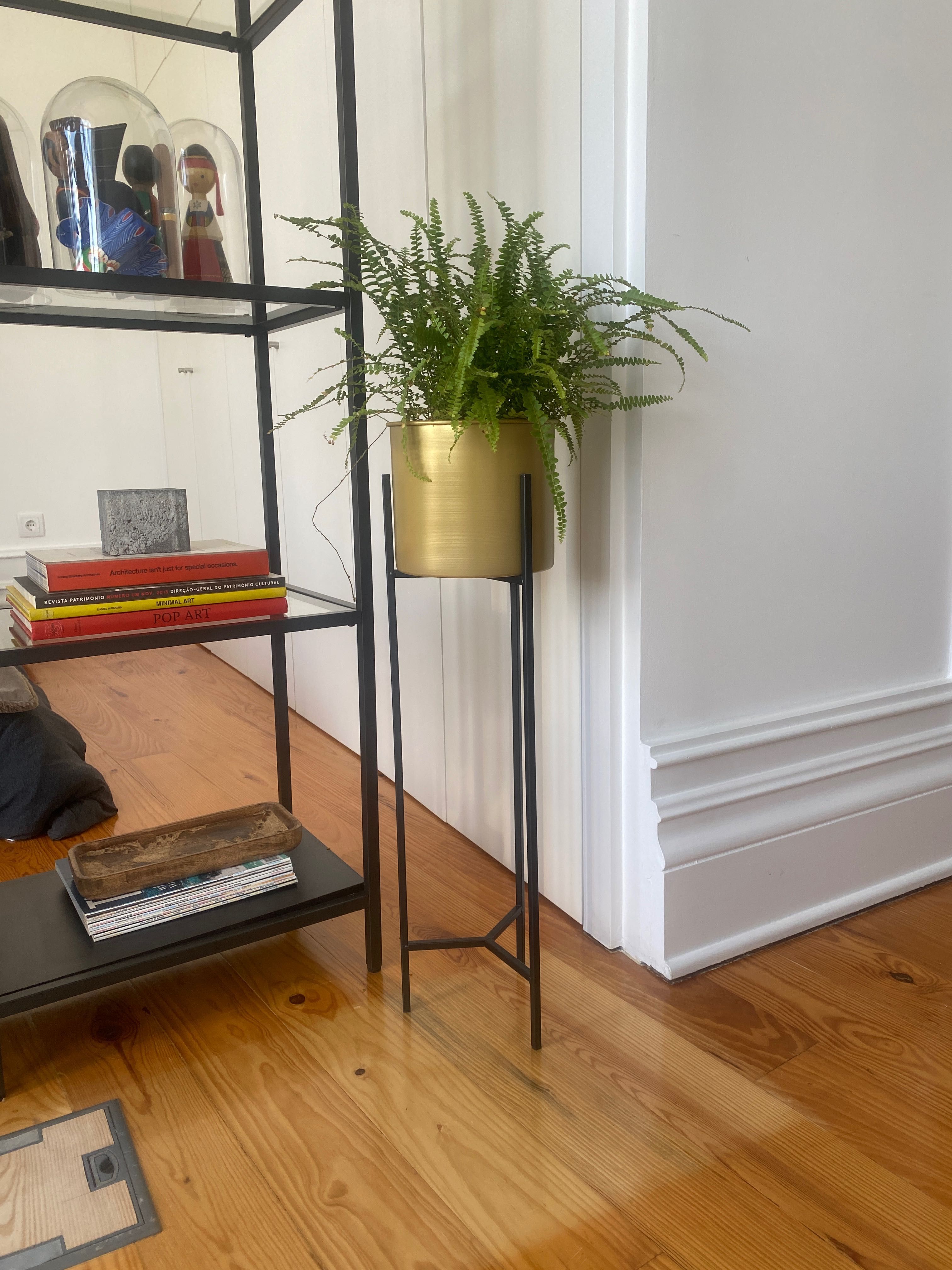 Vaso pedestal dourado e preto