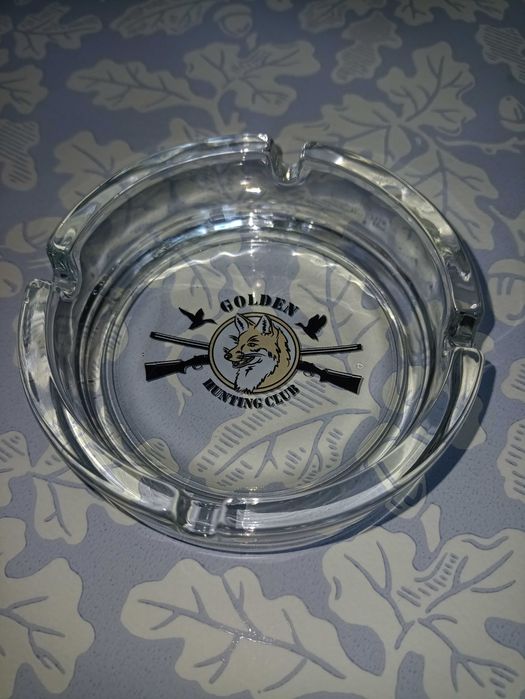 Пепельница стеклянная "Golden Hunting Club". Деколь. Коллекционная.