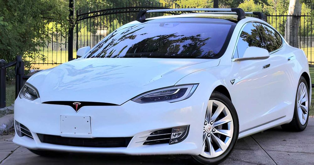 Tesla Model S      2016