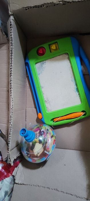 Віддам безкоштовно різні іграшки для дітей