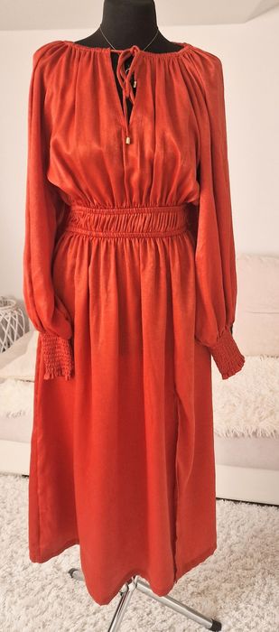 Sukienka satynowa, maxi.