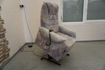 Fotel geriatryczny elektryczny +  pomoc wstawania pilot Senior (w-867)