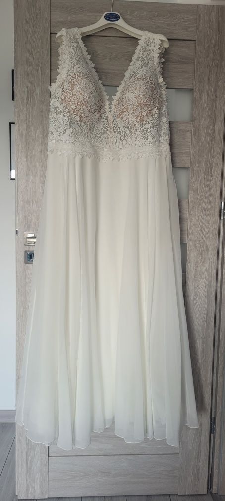 Suknia ślubna plus size